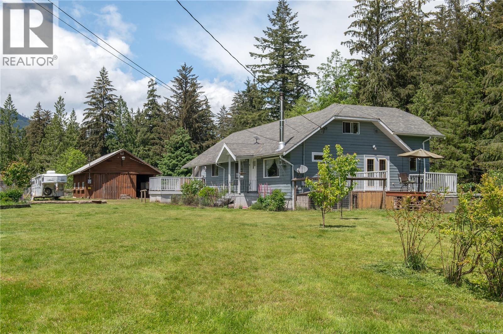 870 Sayward Rd, Sayward, British Columbia