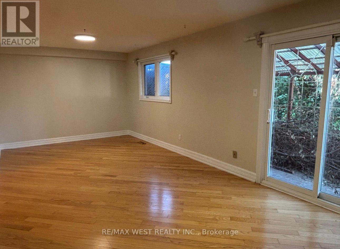 4 Dantek Court, Brampton, Ontario  L6V 3T4 - Photo 9 - W12650826