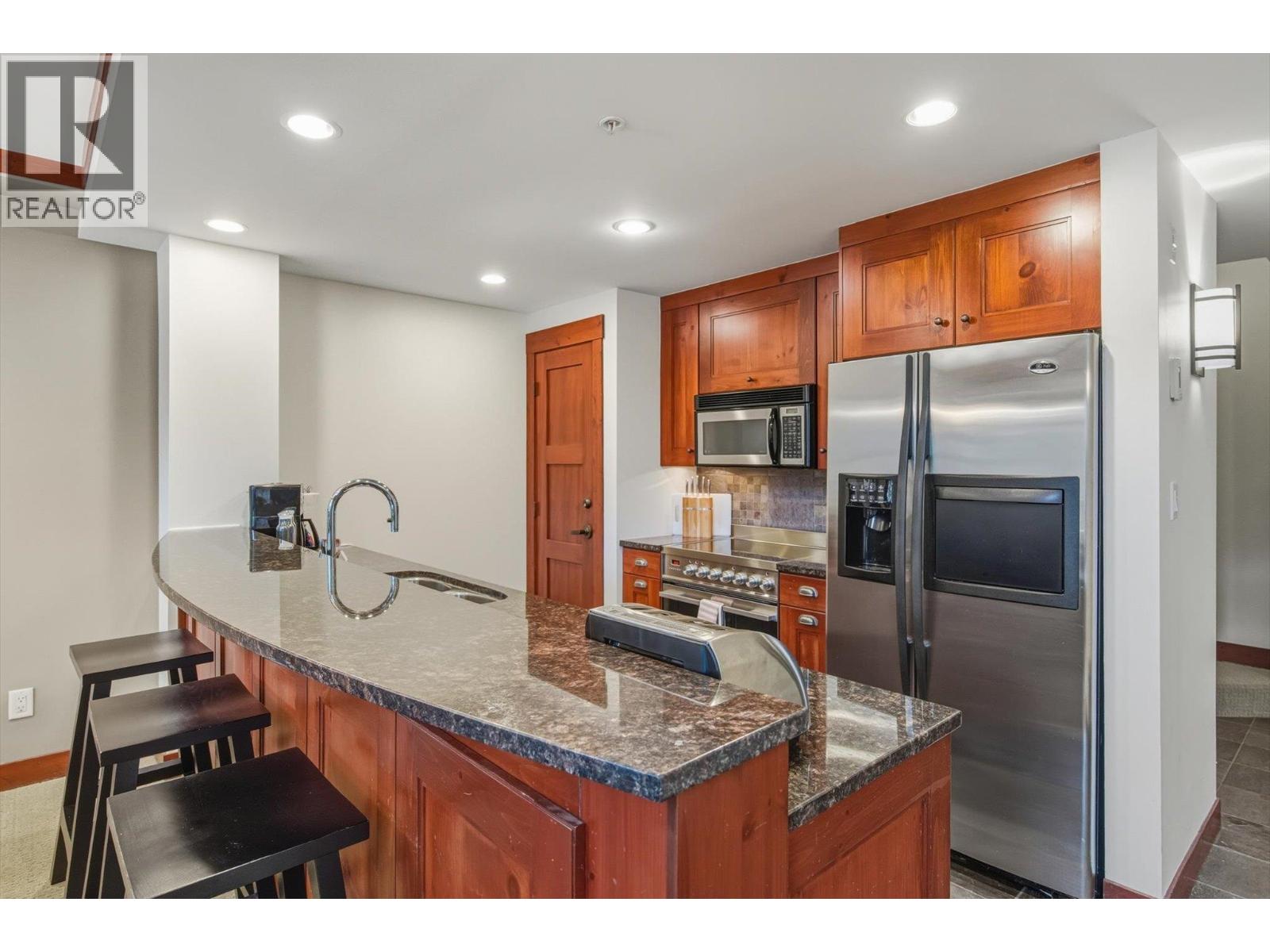 208 2202 Gondola Way Way, Whistler, British Columbia  V8E 0M7 - Photo 12 - R3083542