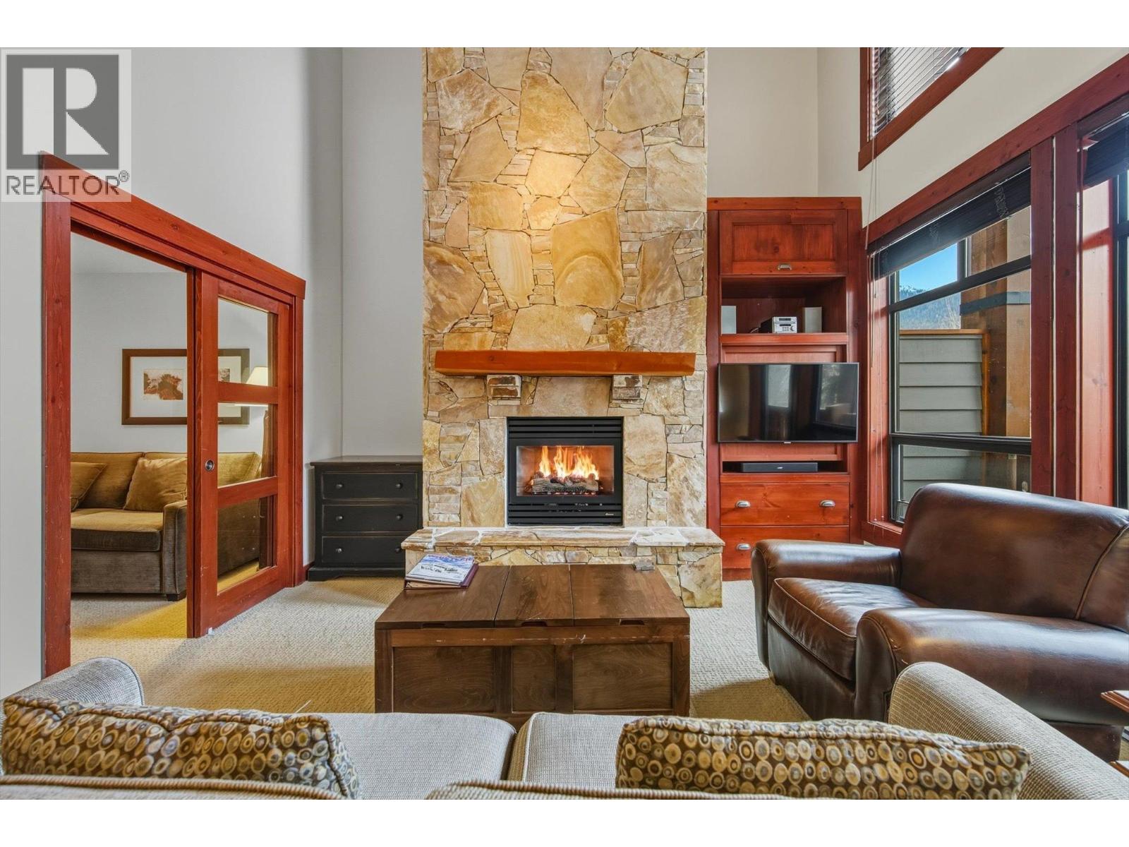 208 2202 Gondola Way Way, Whistler, British Columbia  V8E 0M7 - Photo 3 - R3083542