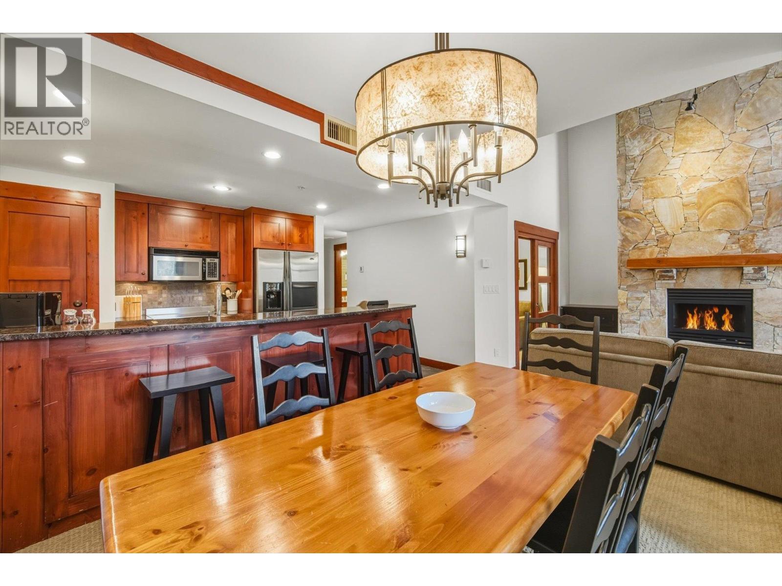 208 2202 Gondola Way Way, Whistler, British Columbia  V8E 0M7 - Photo 8 - R3083542