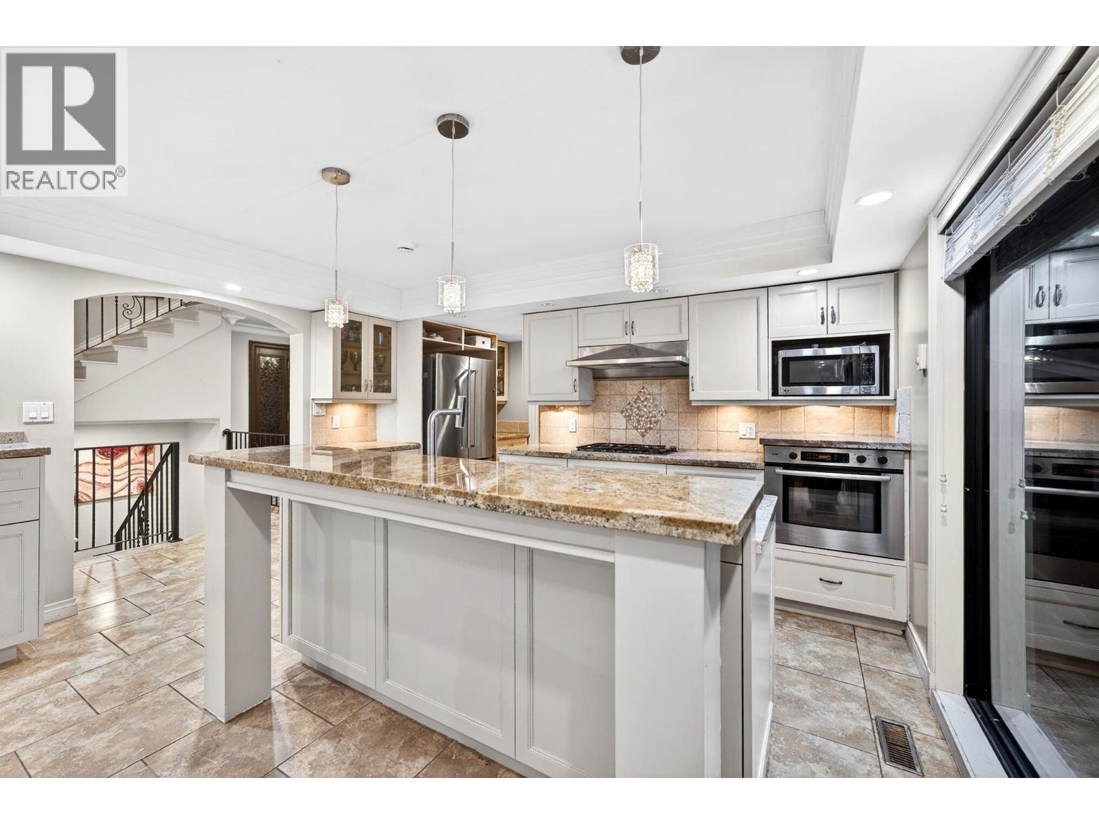 1375 Burnside Road, West Vancouver, British Columbia  V7S 2P6 - Photo 8 - R3084397