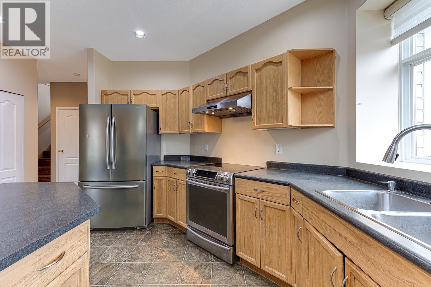 1077 Riverside Drive, Port Coquitlam, British Columbia  V3B 8A7 - Photo 8 - R3084418