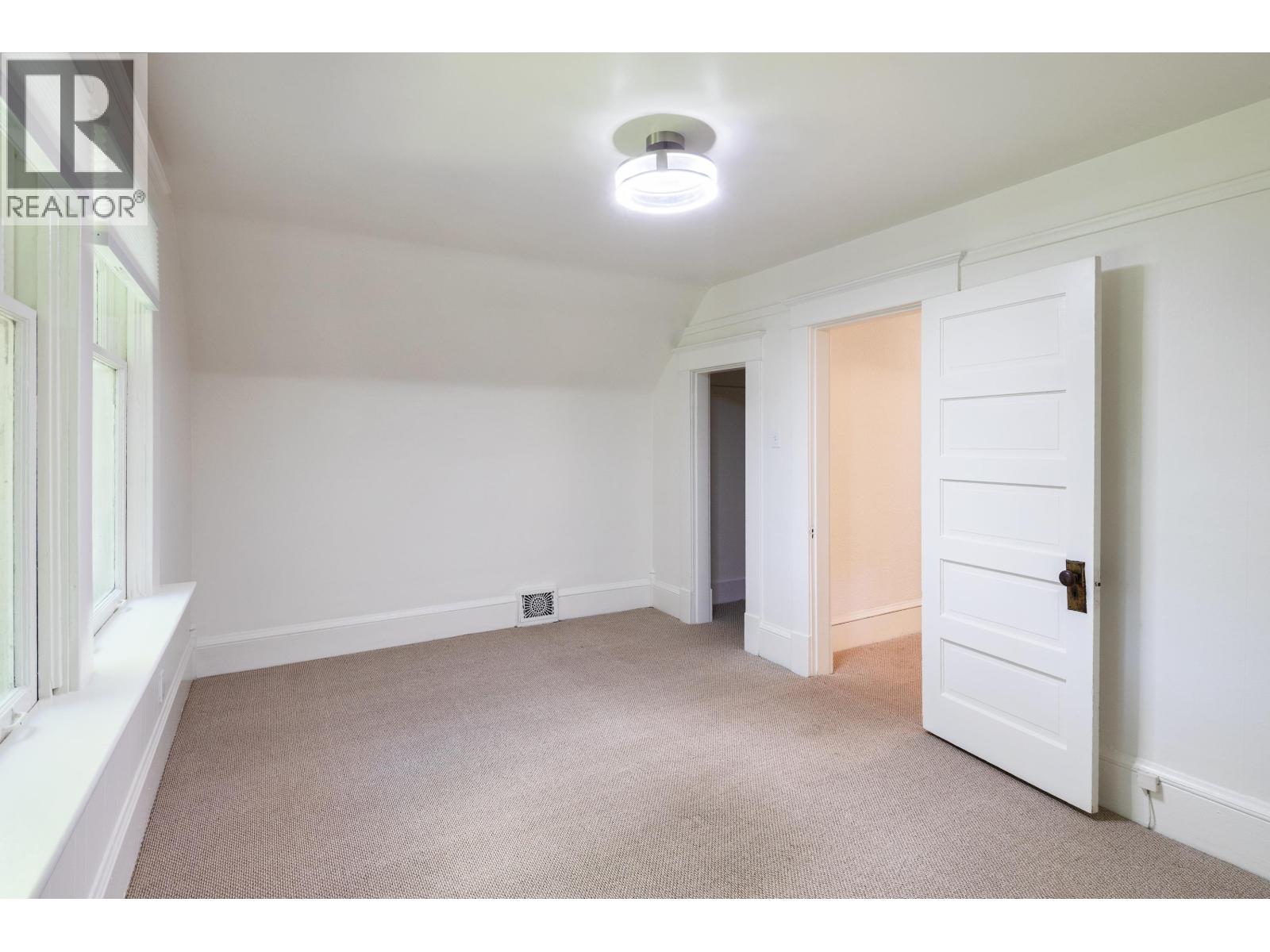 #2 (Top Floor) 2176 W 13 Avenue, Vancouver, British Columbia  V6K 2S1 - Photo 12 - R3084393