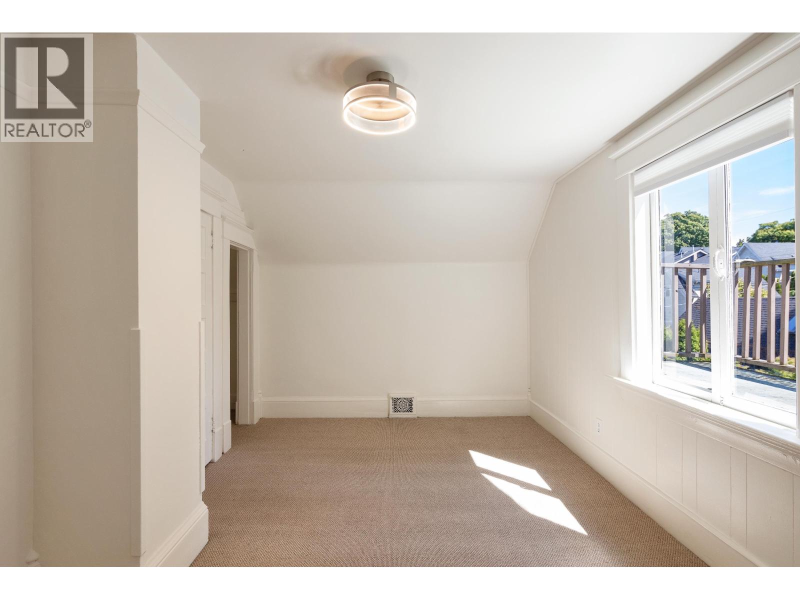 #2 (Top Floor) 2176 W 13 Avenue, Vancouver, British Columbia  V6K 2S1 - Photo 18 - R3084393