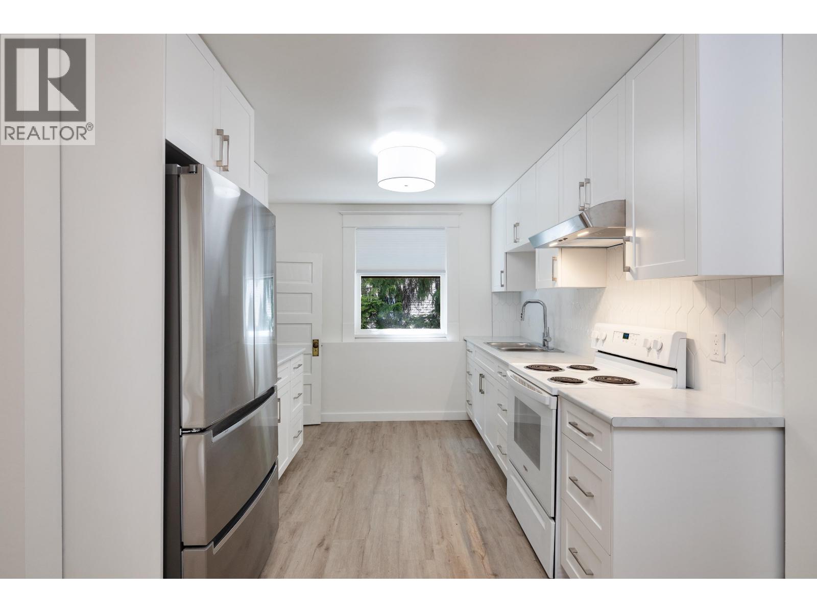 #2 (Top Floor) 2176 W 13 Avenue, Vancouver, British Columbia  V6K 2S1 - Photo 3 - R3084393