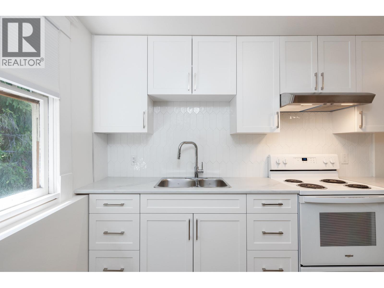 #2 (Top Floor) 2176 W 13 Avenue, Vancouver, British Columbia  V6K 2S1 - Photo 5 - R3084393