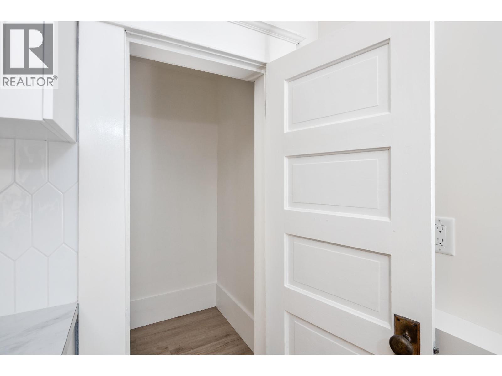 #2 (Top Floor) 2176 W 13 Avenue, Vancouver, British Columbia  V6K 2S1 - Photo 8 - R3084393