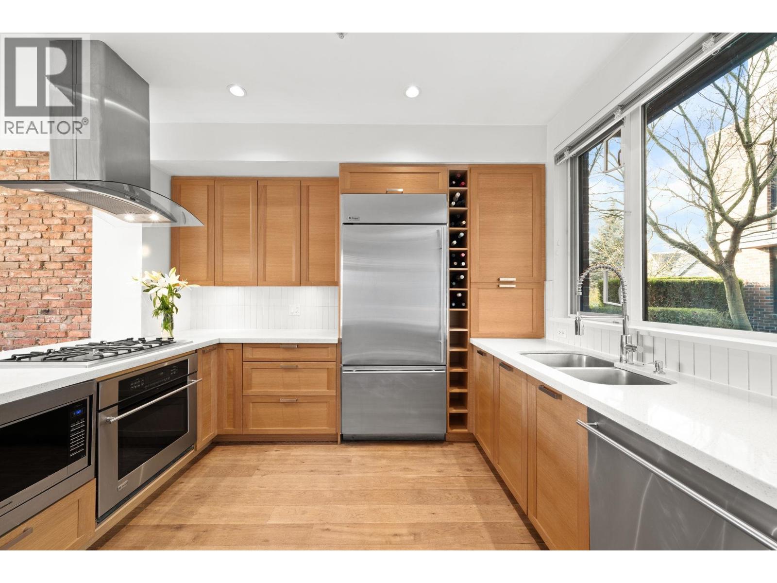 28 230 Salter Street, New Westminster, British Columbia  V3M 0G1 - Photo 3 - R3082652