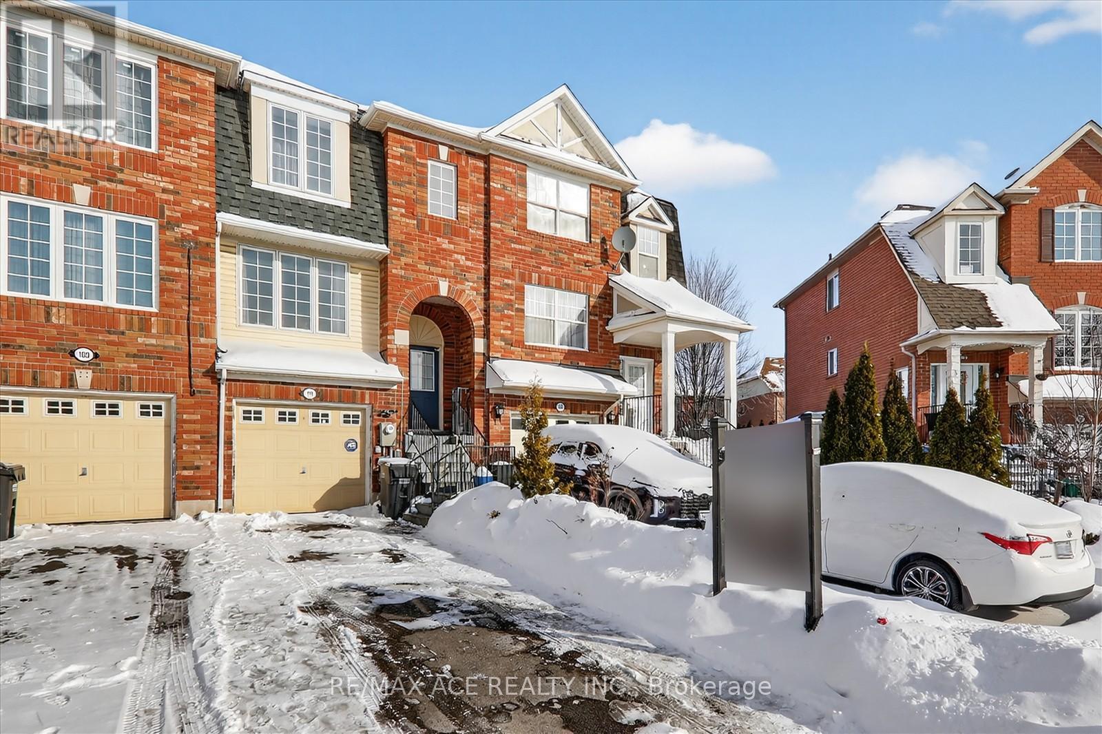 111 Dunlop Court, Brampton, Ontario  L6X 5A6 - Photo 3 - W12737510