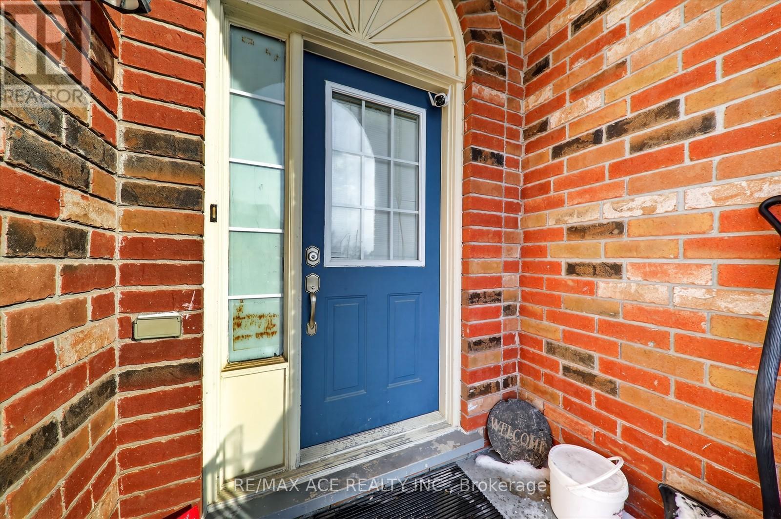 111 Dunlop Court, Brampton, Ontario  L6X 5A6 - Photo 4 - W12737510