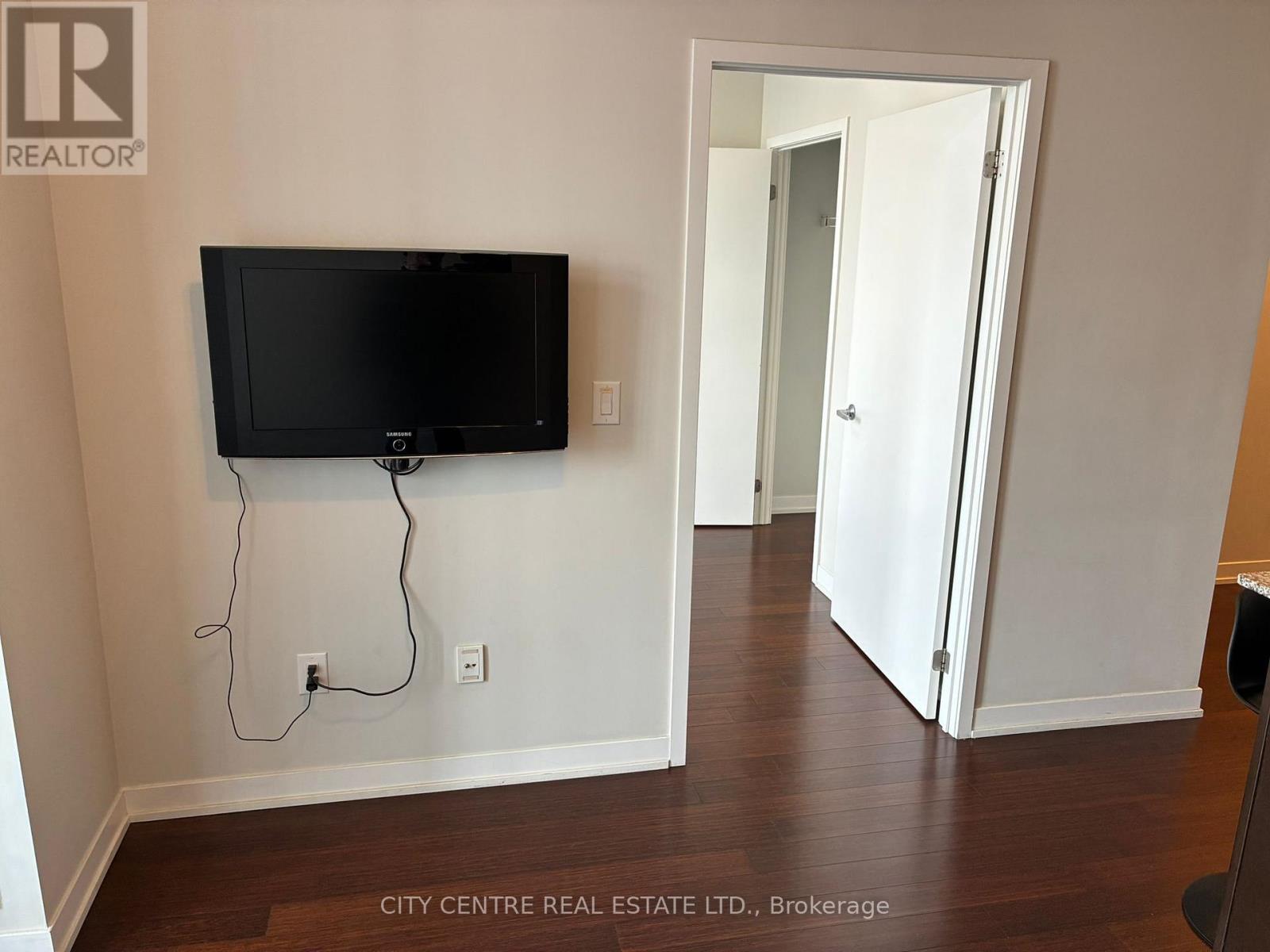 401 - 365 Prince Of Wales Drive, Mississauga, Ontario  L5B 0G6 - Photo 11 - W12737514