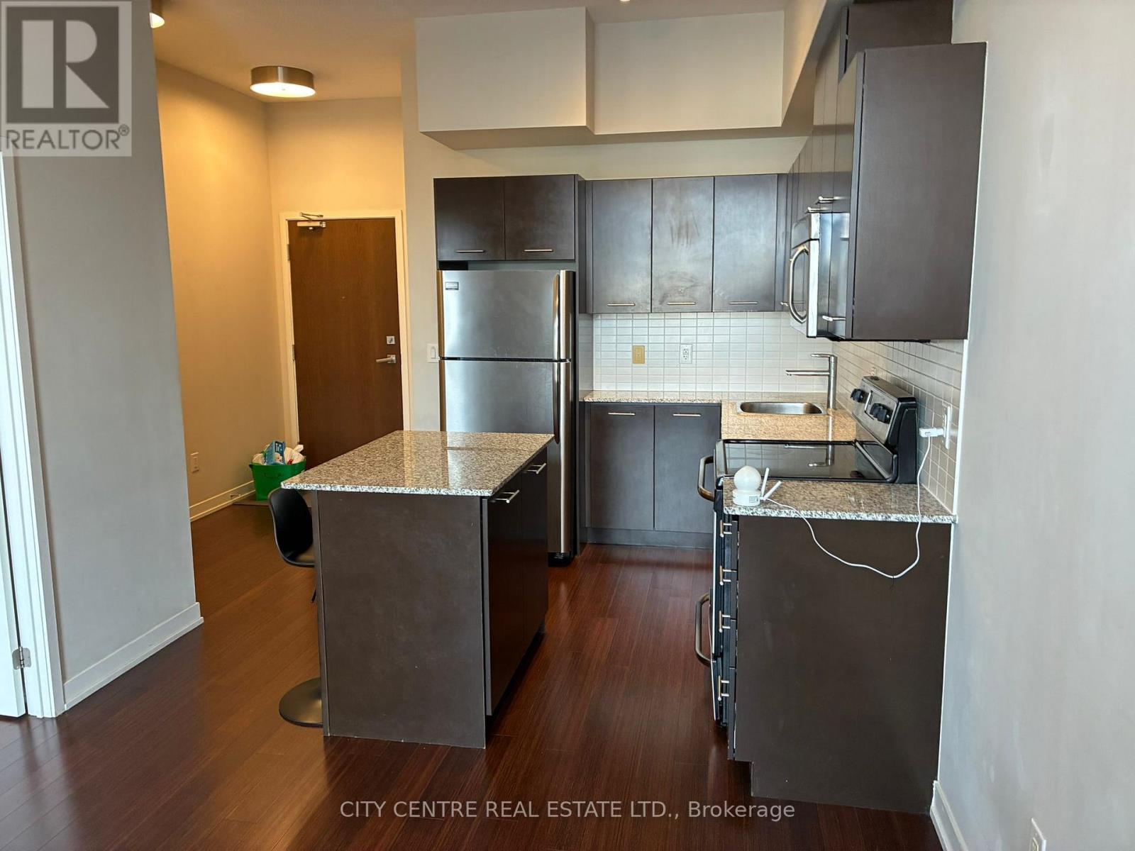 401 - 365 Prince Of Wales Drive, Mississauga, Ontario  L5B 0G6 - Photo 3 - W12737514