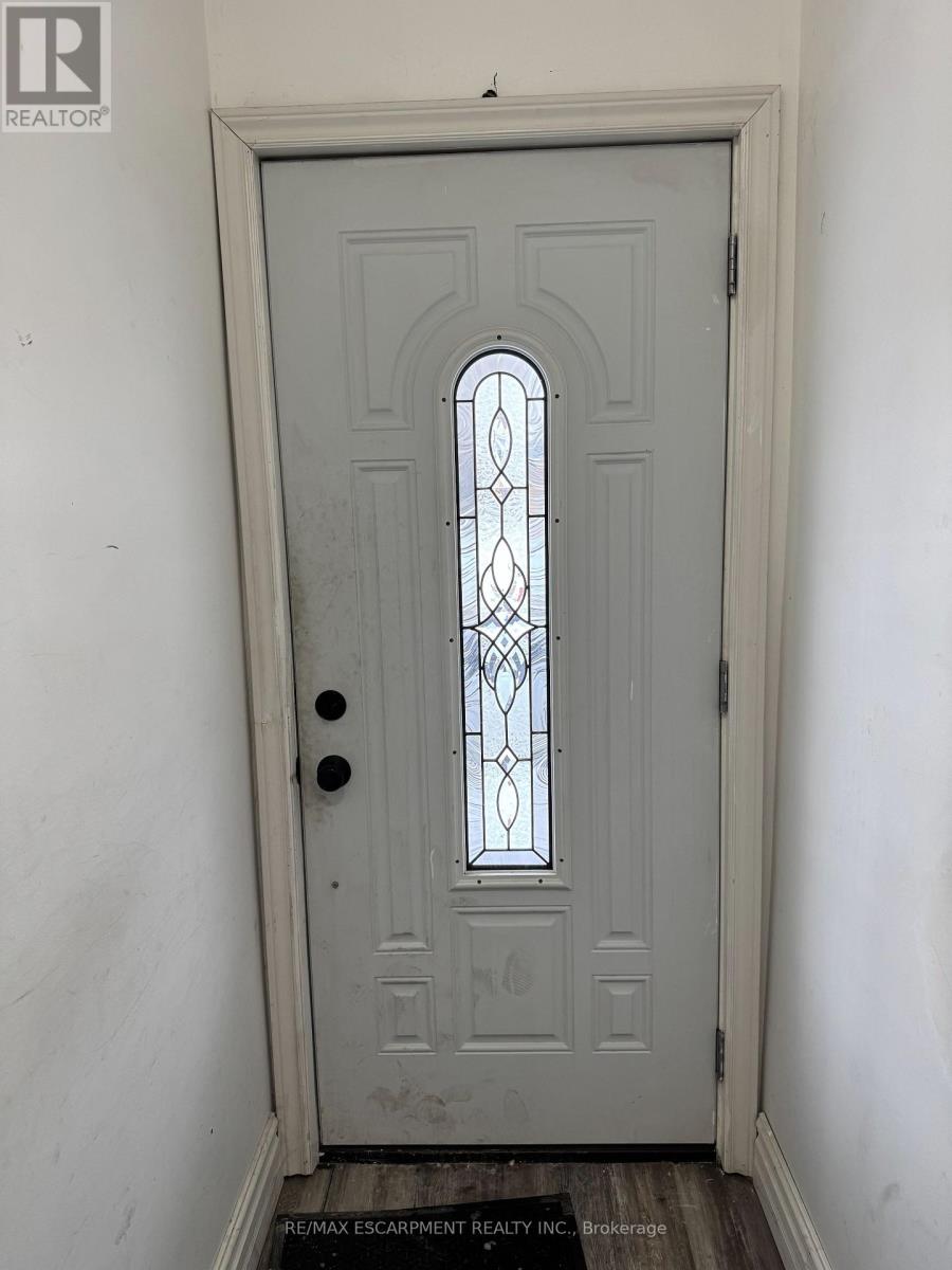 2 - 1152 King Street E, Hamilton, Ontario  L8M 1E9 - Photo 9 - X12737534