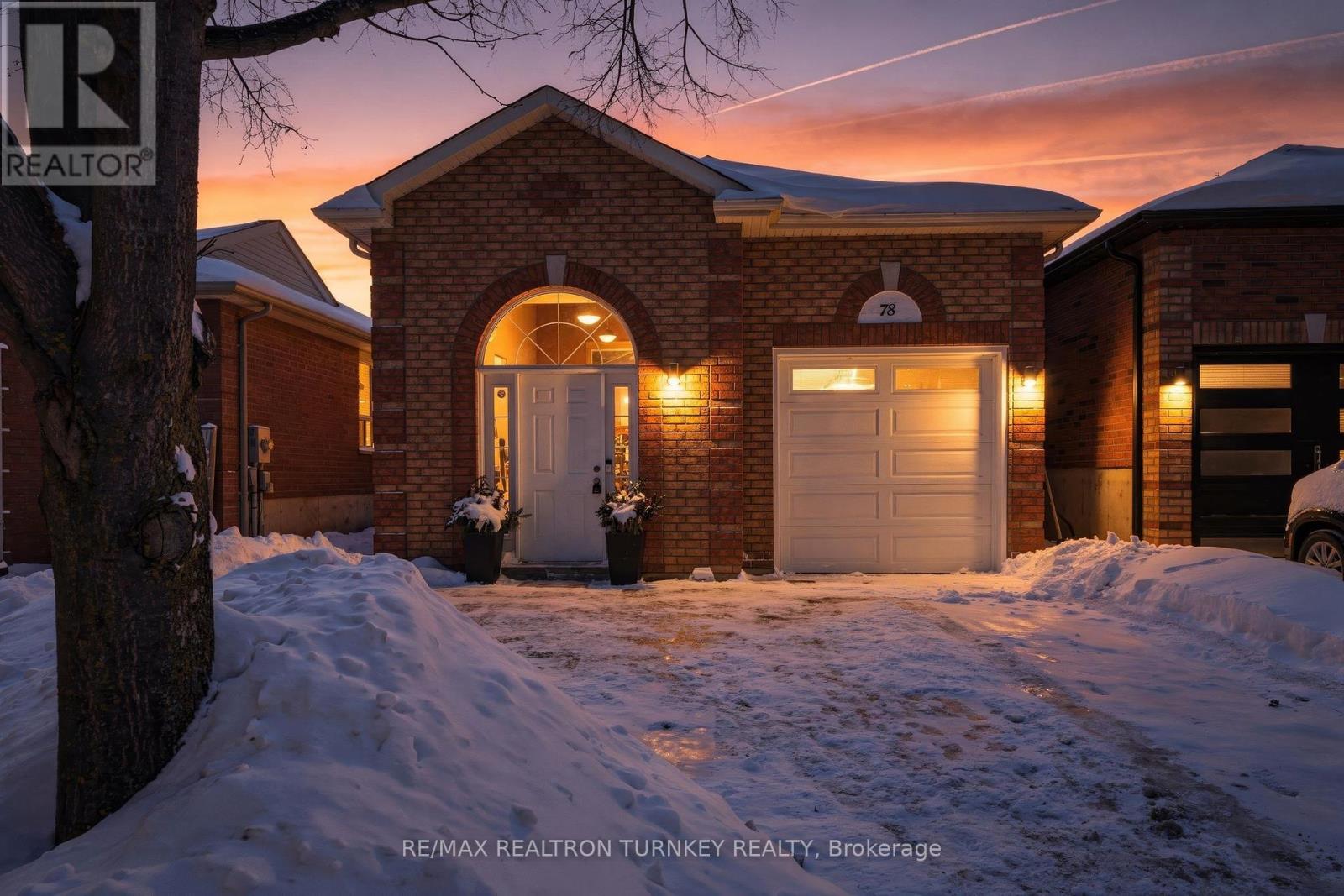 78 CLEARMEADOW BOULEVARD, Newmarket, Ontario