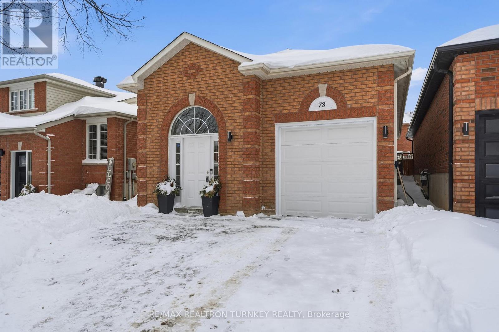 78 Clearmeadow Boulevard, Newmarket, Ontario  L3X 2M6 - Photo 2 - N12736892