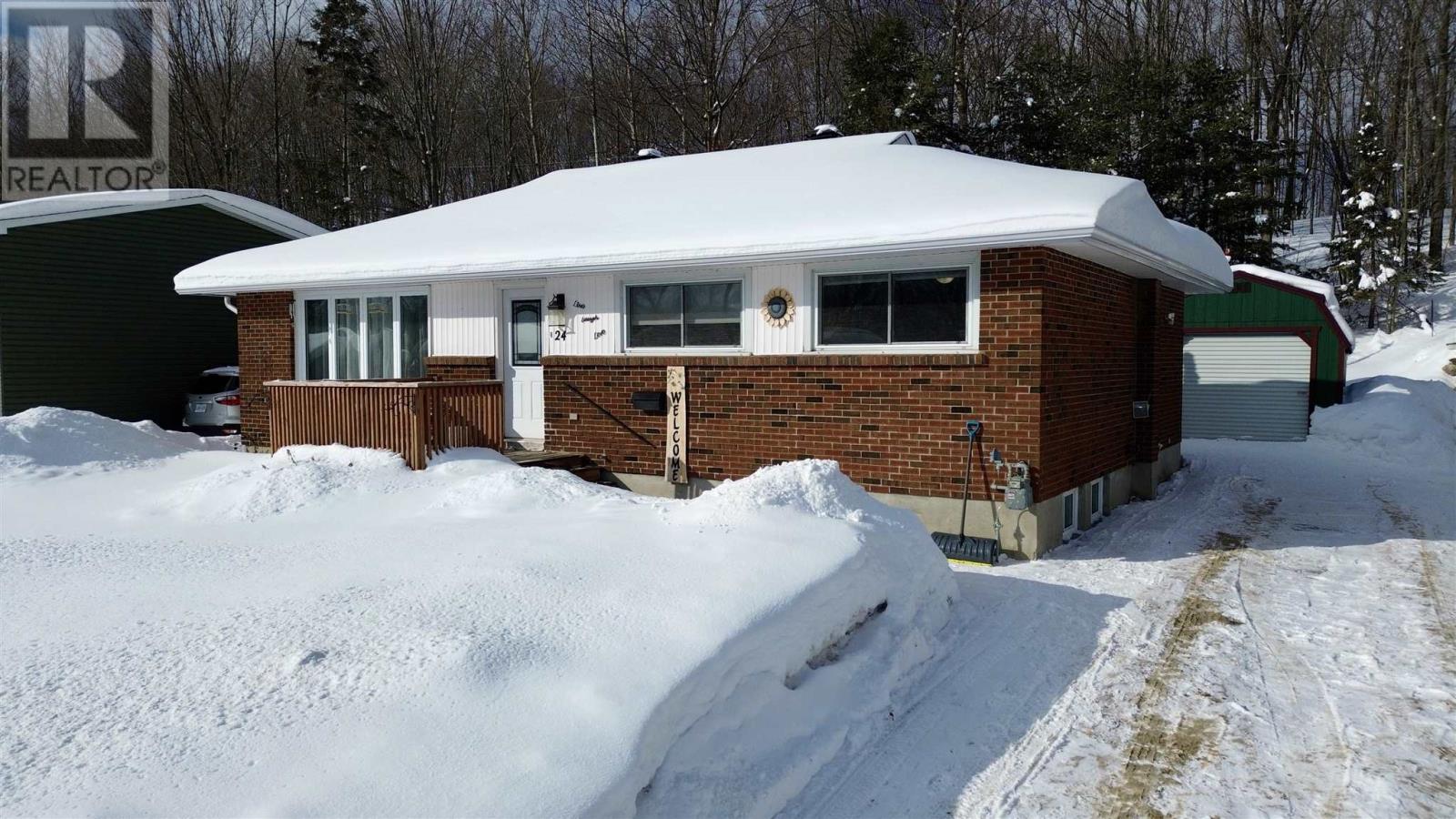 24 Axmith Ave, Elliot Lake, Ontario  P5A 1B7 - Photo 1 - SM260183