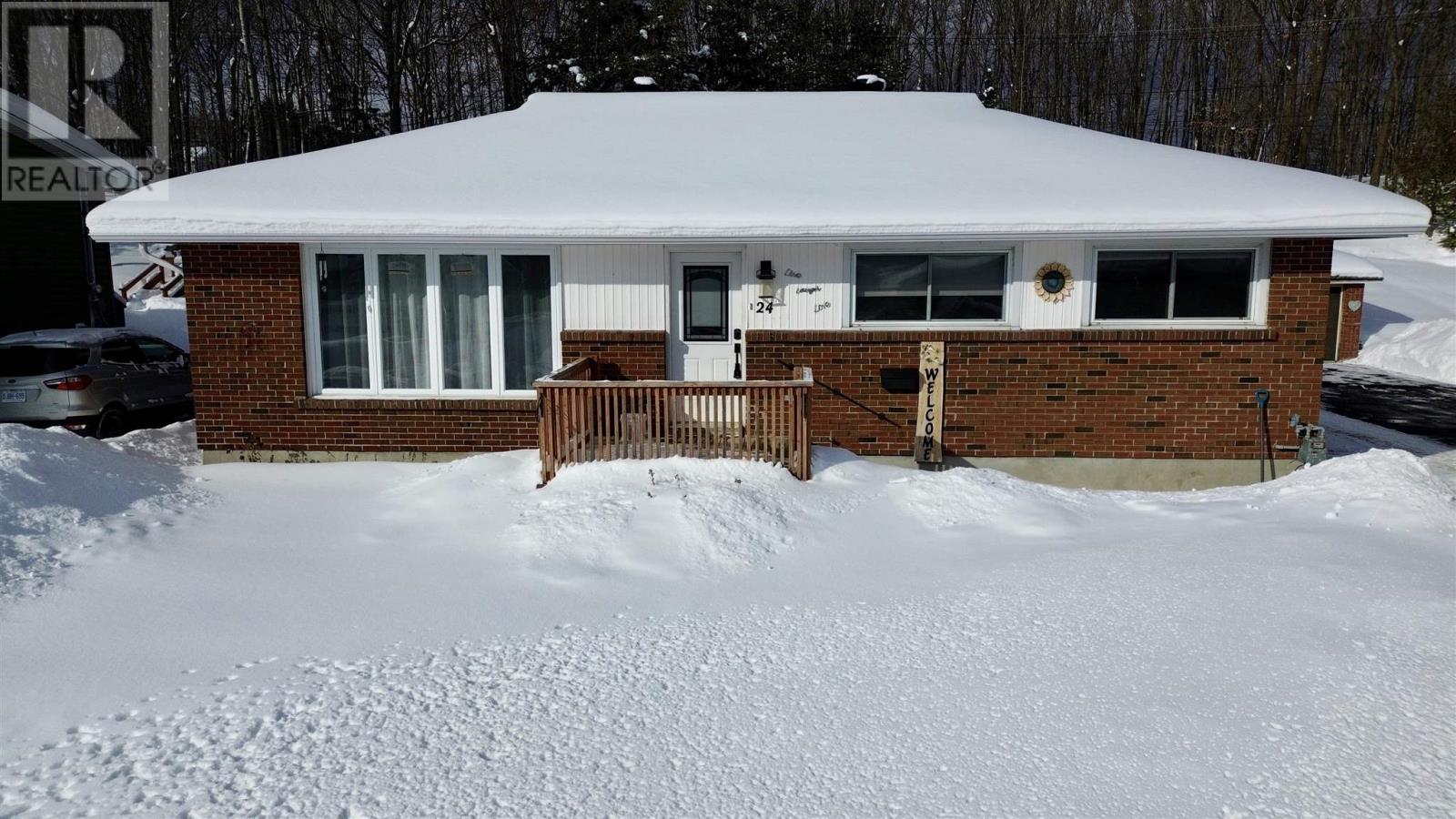 24 Axmith Ave, Elliot Lake, Ontario  P5A 1B7 - Photo 3 - SM260183