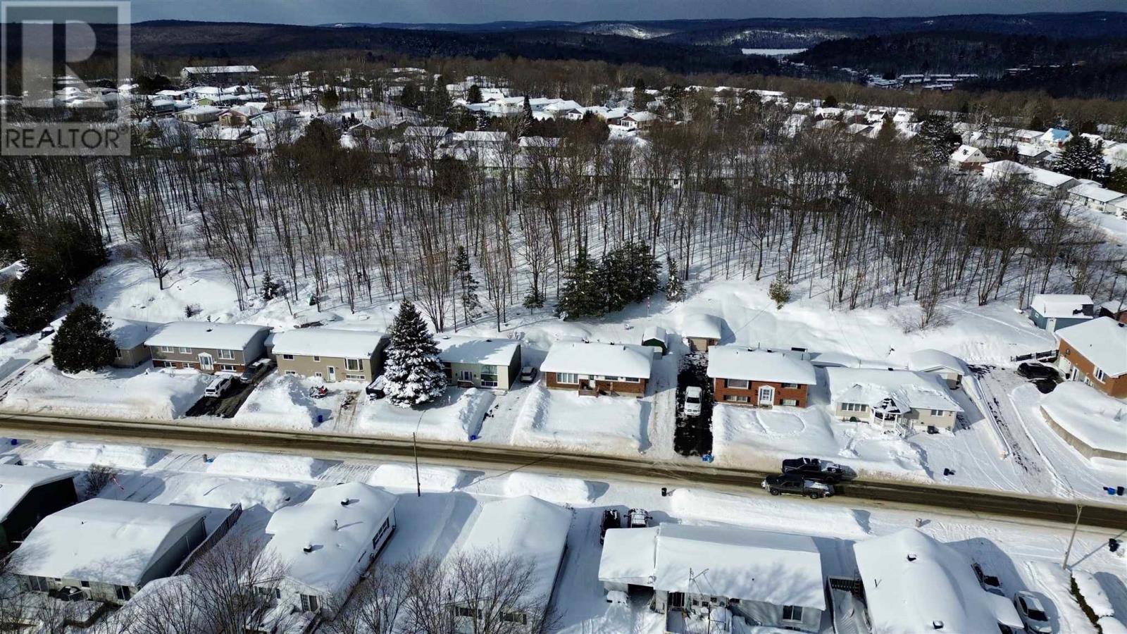 24 Axmith Ave, Elliot Lake, Ontario  P5A 1B7 - Photo 5 - SM260183