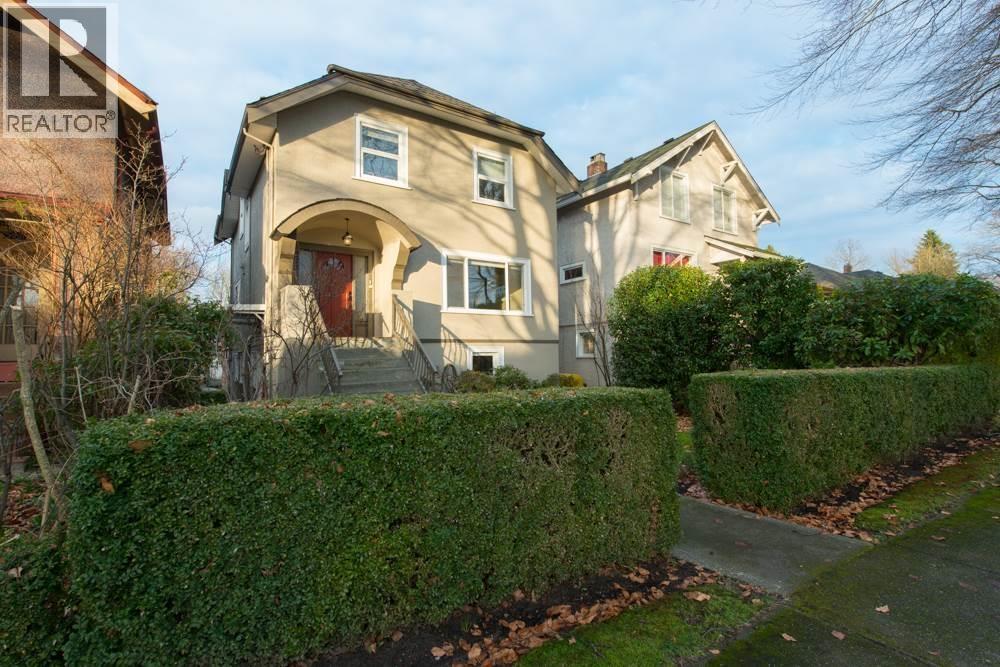 2779 W 13th Avenue, Vancouver, British Columbia  V6K 2T5 - Photo 1 - R3084400