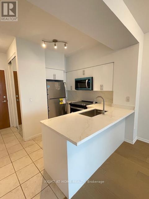 2506 - 219 Fort York Boulevard, Toronto, Ontario  M5V 1B1 - Photo 3 - C12737612