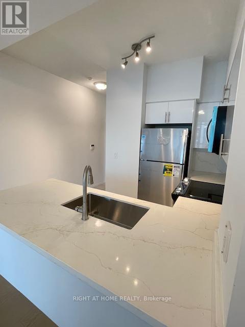 2506 - 219 Fort York Boulevard, Toronto, Ontario  M5V 1B1 - Photo 6 - C12737612