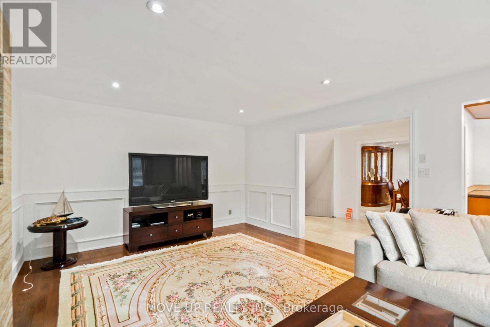 21 Gaby Court, Richmond Hill, Ontario  L4C 8X1 - Photo 17 - N12737600