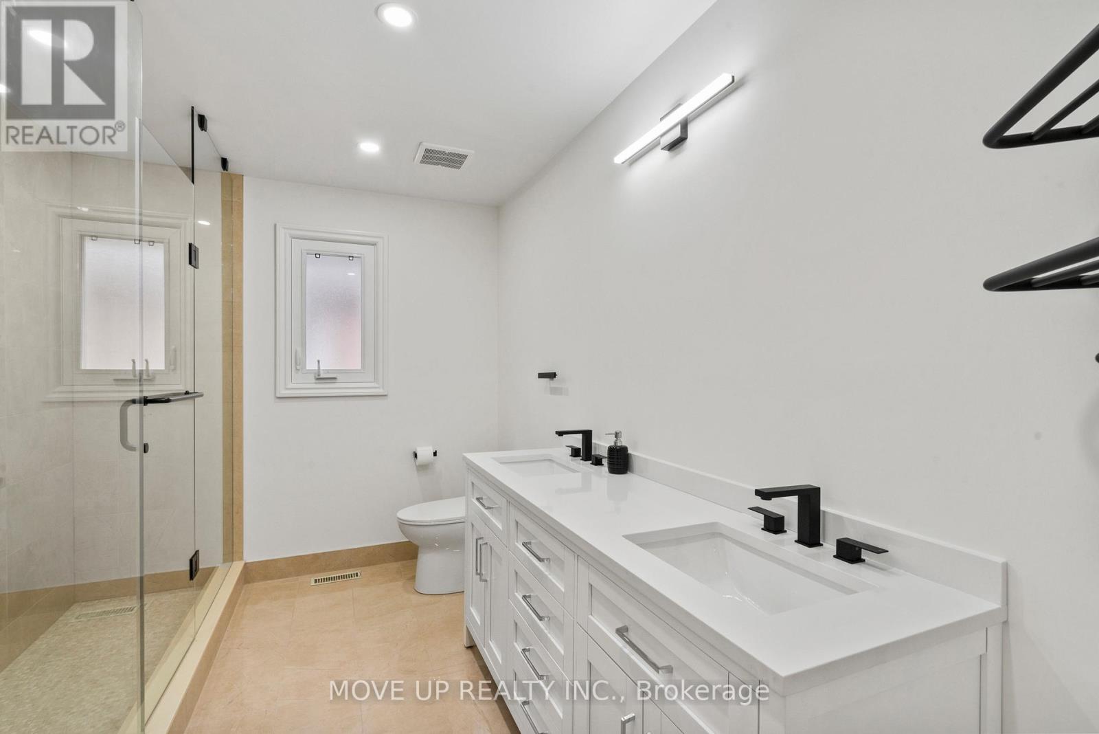 21 Gaby Court, Richmond Hill, Ontario  L4C 8X1 - Photo 22 - N12737600