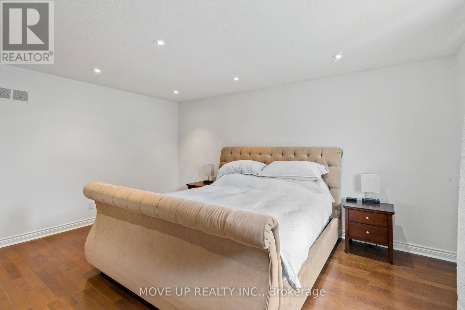 21 Gaby Court, Richmond Hill, Ontario  L4C 8X1 - Photo 24 - N12737600