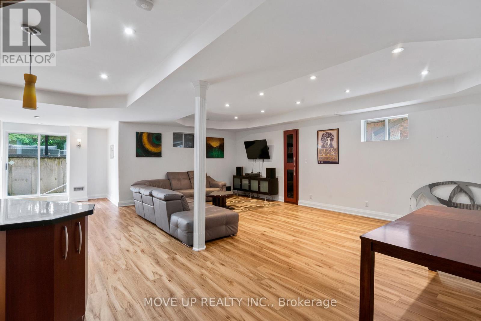 21 Gaby Court, Richmond Hill, Ontario  L4C 8X1 - Photo 31 - N12737600