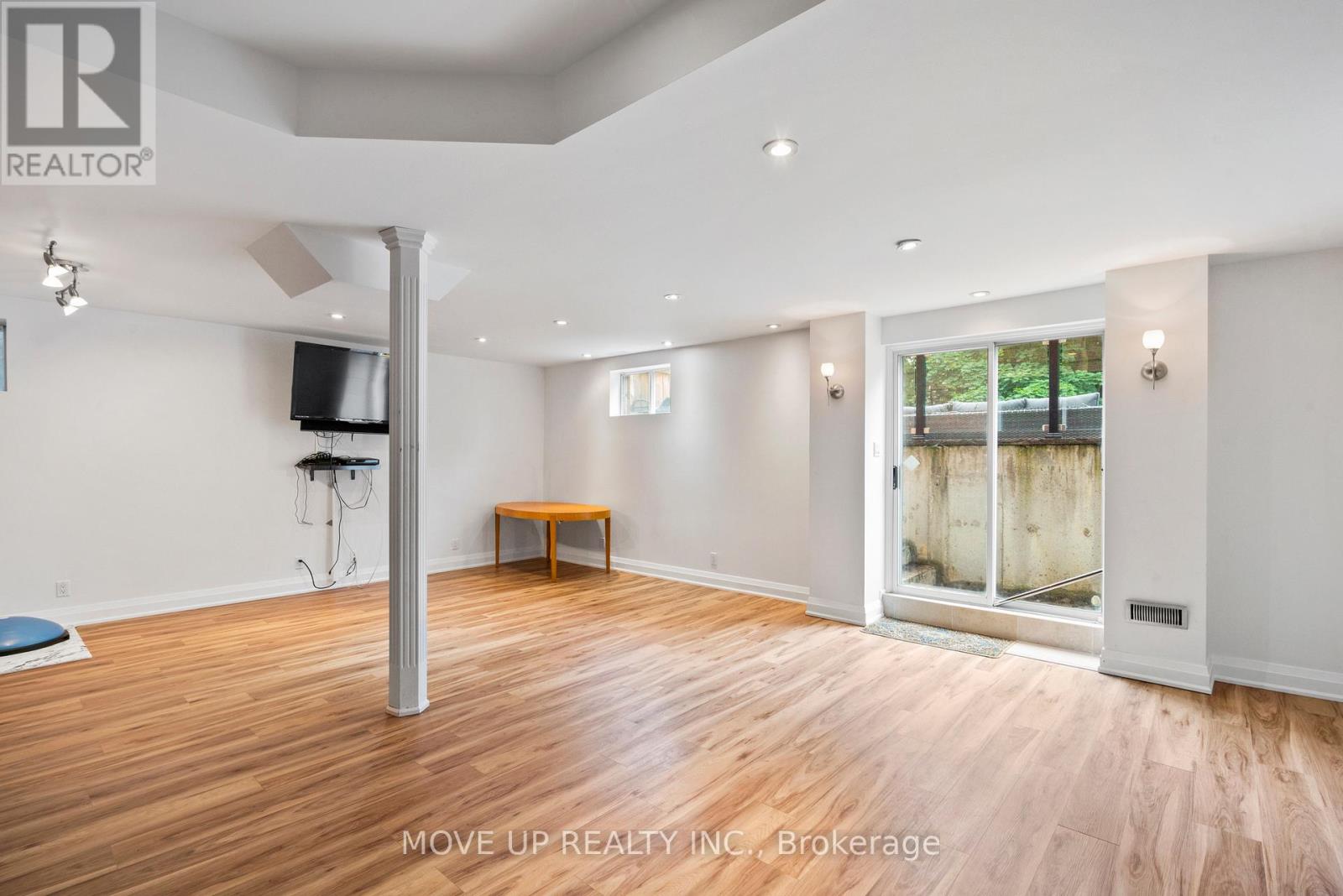 21 Gaby Court, Richmond Hill, Ontario  L4C 8X1 - Photo 32 - N12737600