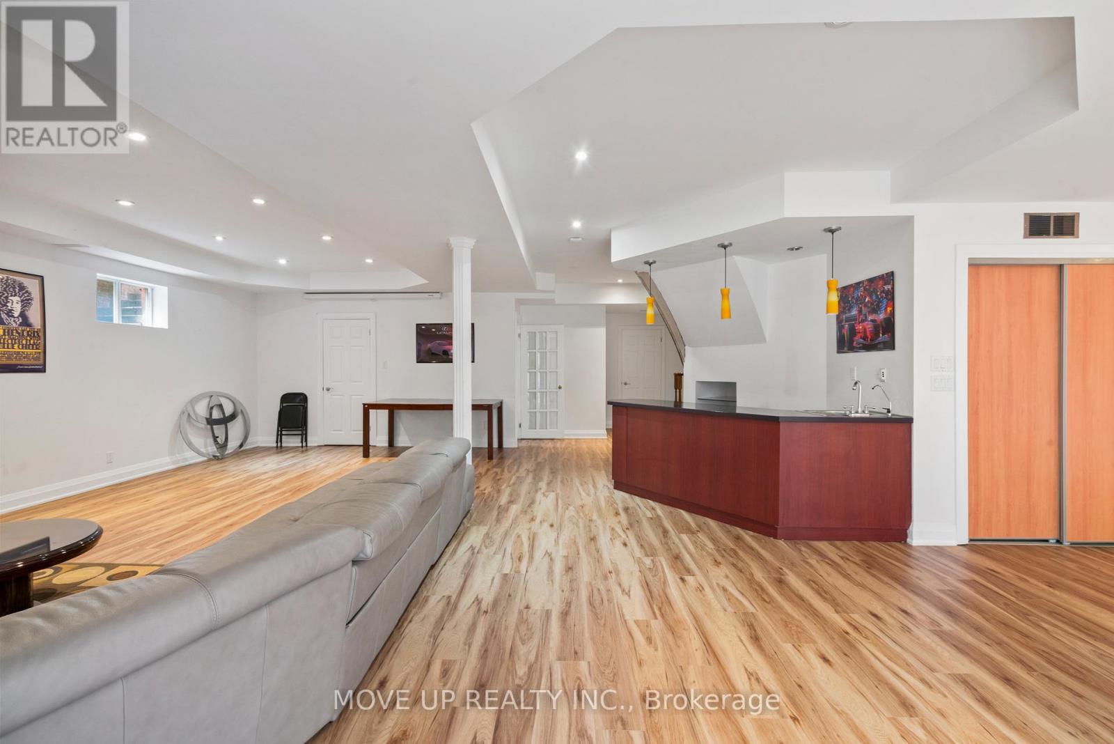 21 Gaby Court, Richmond Hill, Ontario  L4C 8X1 - Photo 33 - N12737600