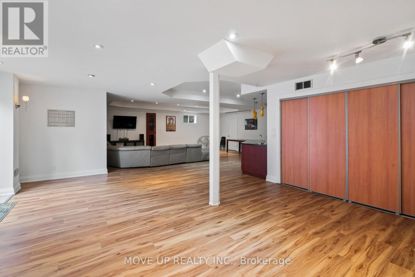 21 Gaby Court, Richmond Hill, Ontario  L4C 8X1 - Photo 34 - N12737600