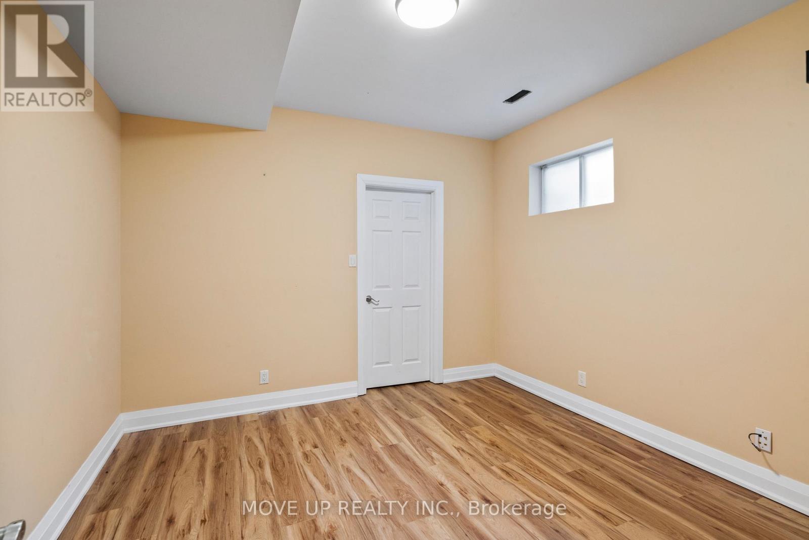 21 Gaby Court, Richmond Hill, Ontario  L4C 8X1 - Photo 36 - N12737600