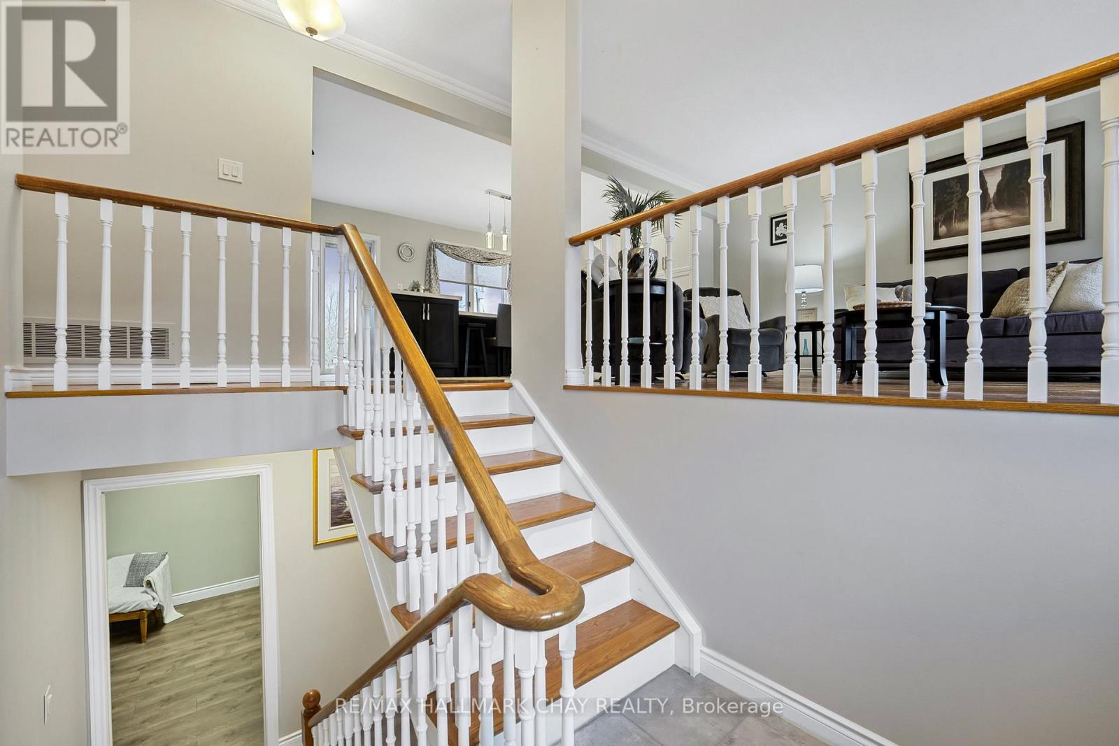 40 Idlewood Drive, Springwater, Ontario  L9X 0P5 - Photo 5 - S12737620