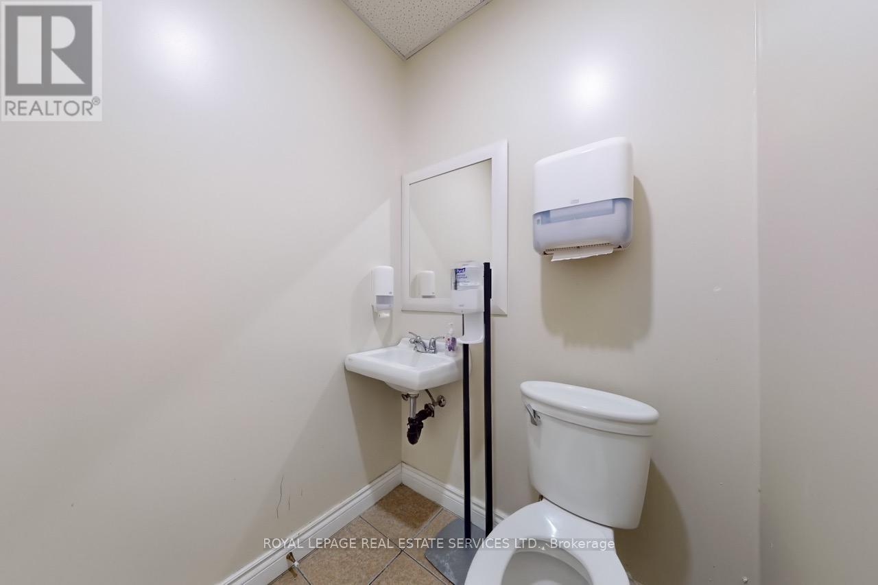 557 Dixon Road, Toronto, Ontario  M9W 1A8 - Photo 34 - W12737568