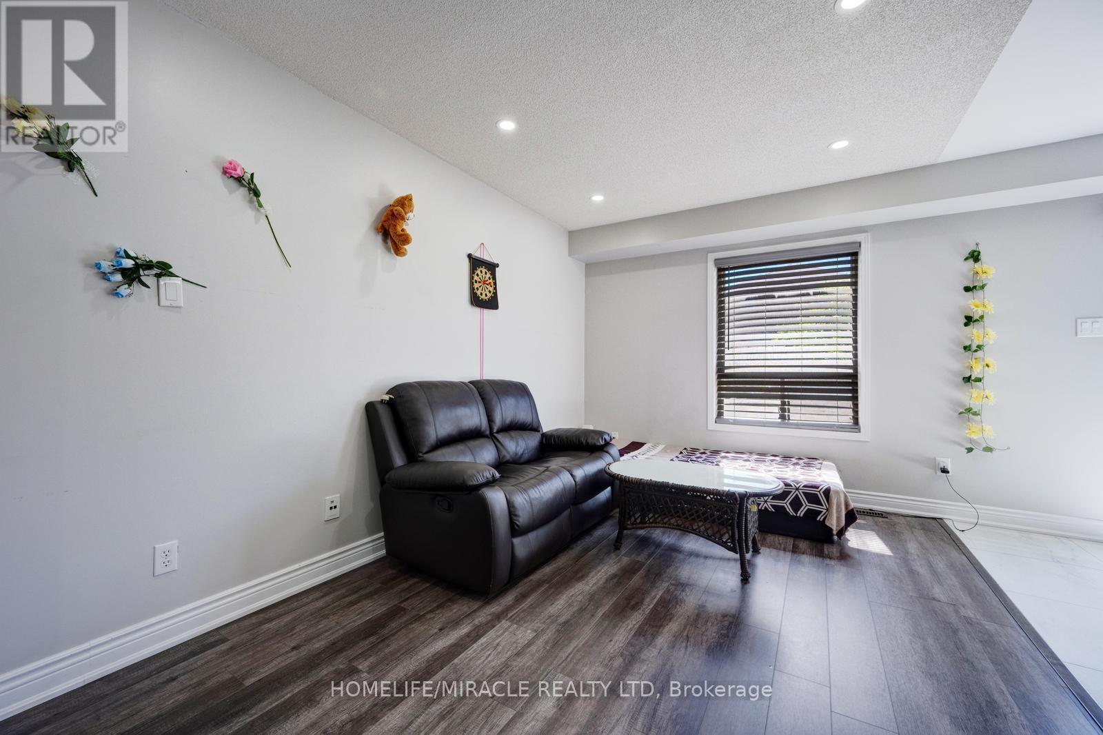 14 Sunny Glen Crescent, Brampton, Ontario  L7A 2C6 - Photo 10 - W12737594