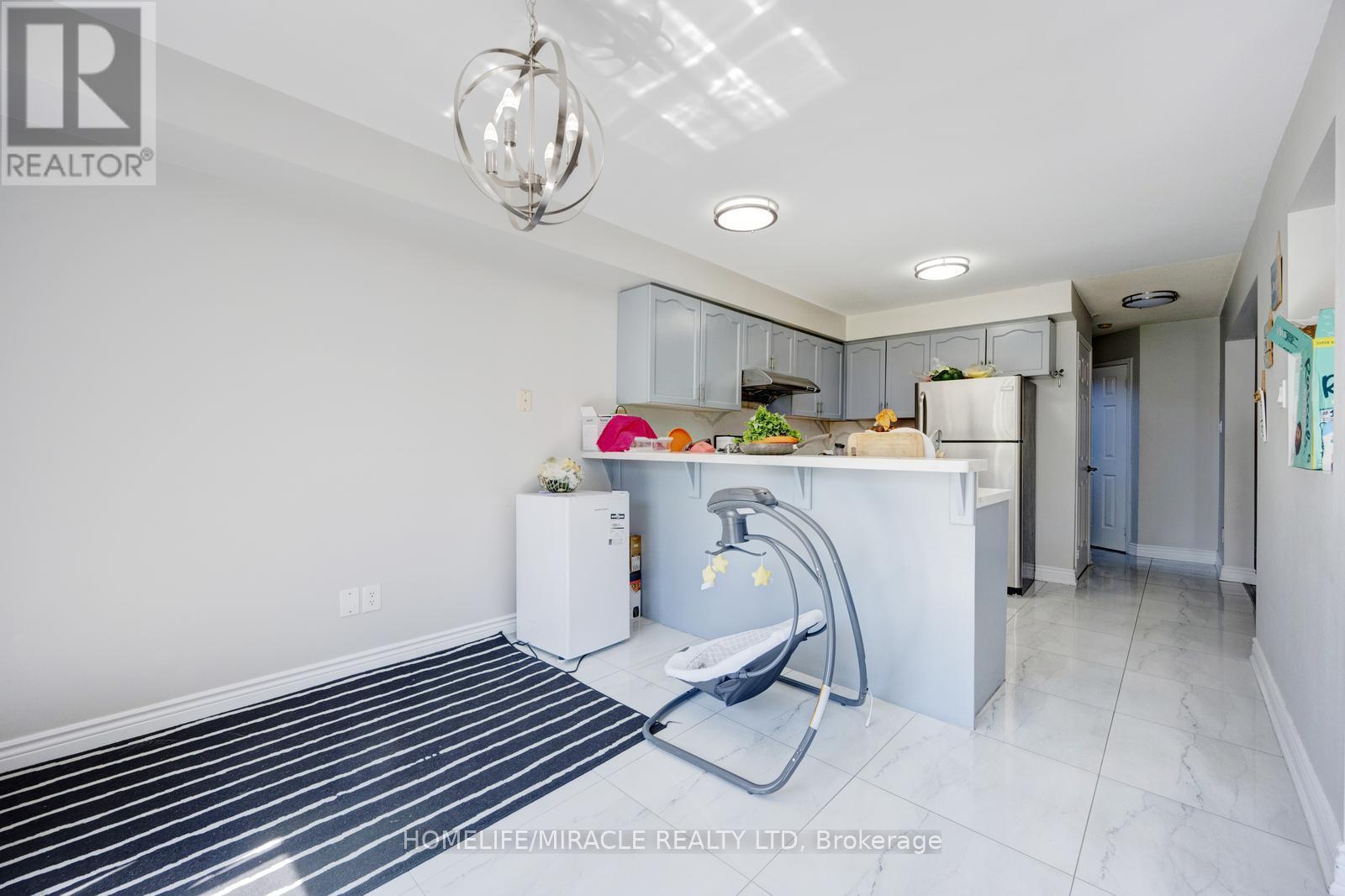 14 Sunny Glen Crescent, Brampton, Ontario  L7A 2C6 - Photo 13 - W12737594