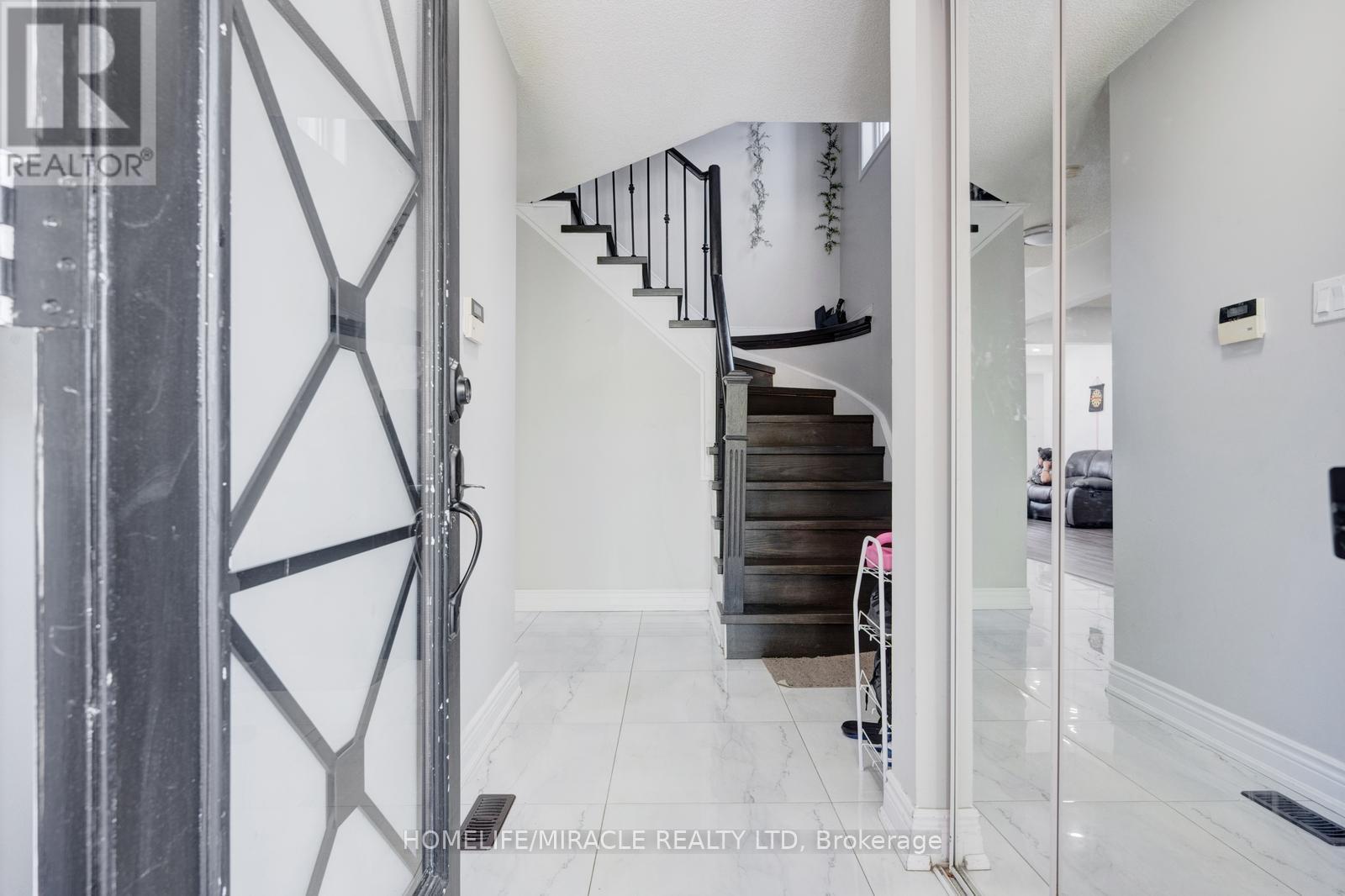 14 Sunny Glen Crescent, Brampton, Ontario  L7A 2C6 - Photo 16 - W12737594