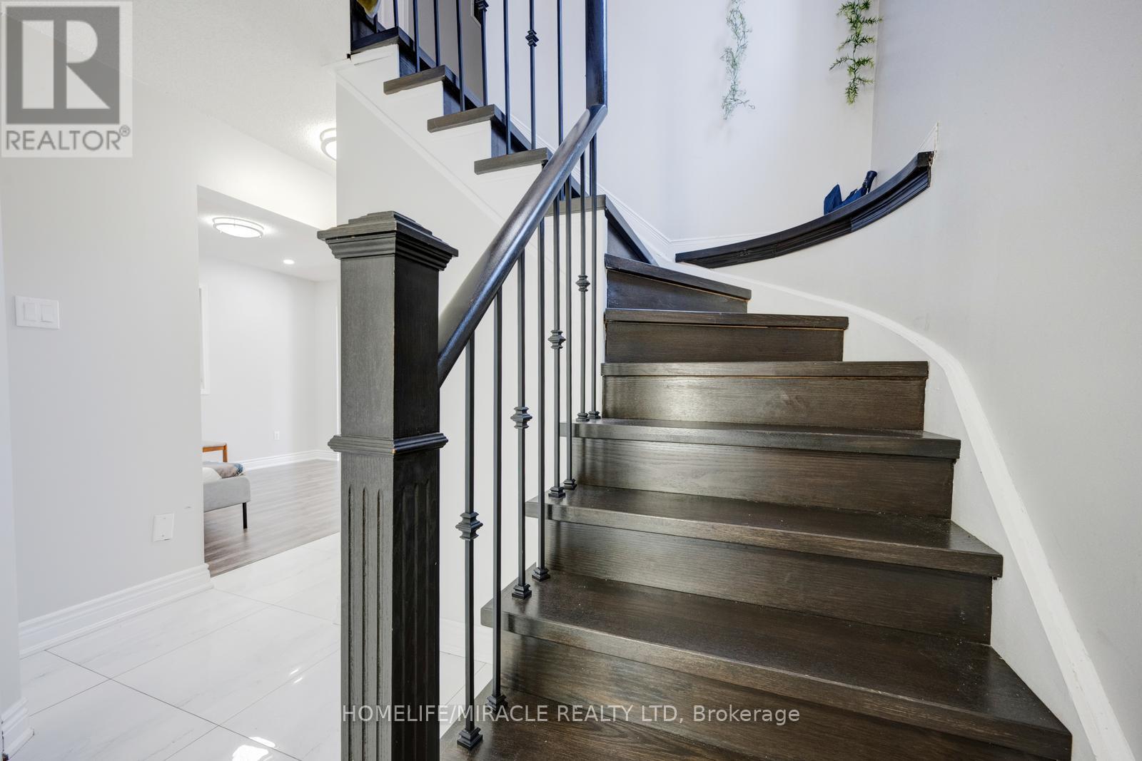 14 Sunny Glen Crescent, Brampton, Ontario  L7A 2C6 - Photo 17 - W12737594