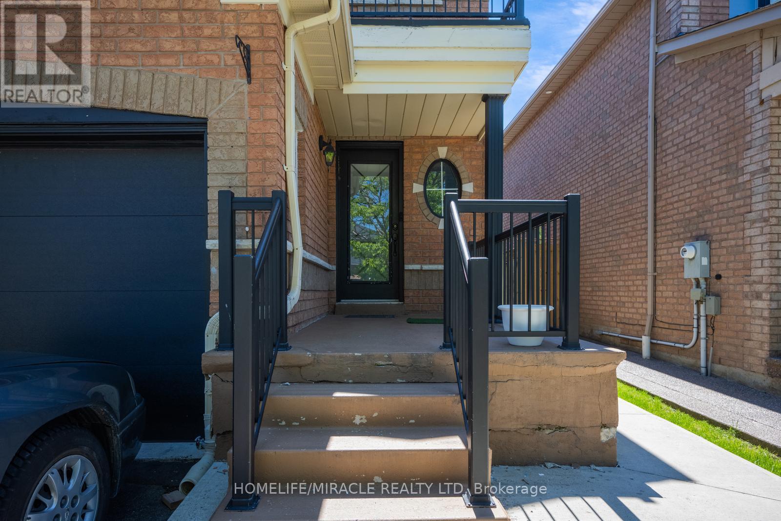 14 Sunny Glen Crescent, Brampton, Ontario  L7A 2C6 - Photo 5 - W12737594