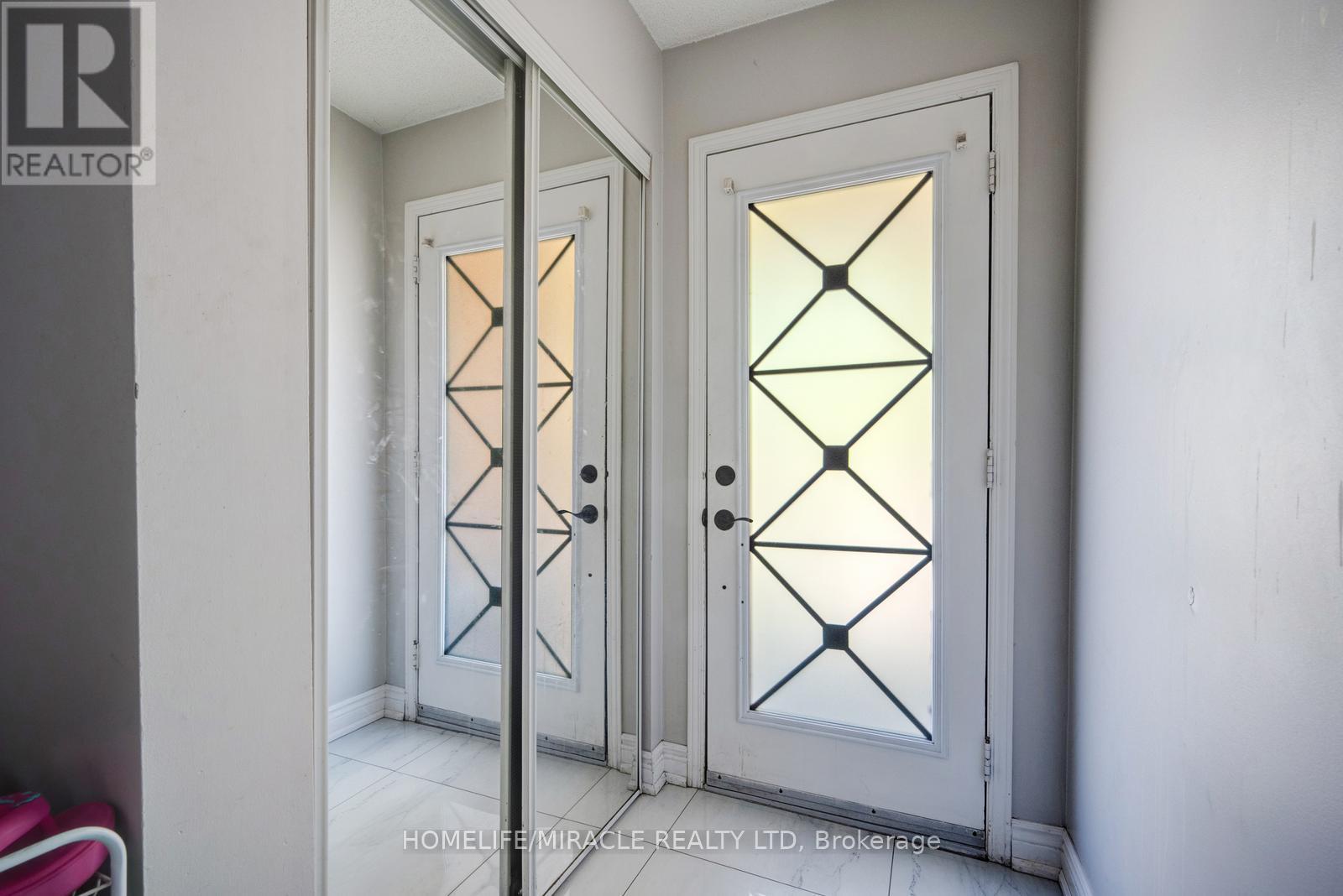 14 Sunny Glen Crescent, Brampton, Ontario  L7A 2C6 - Photo 7 - W12737594