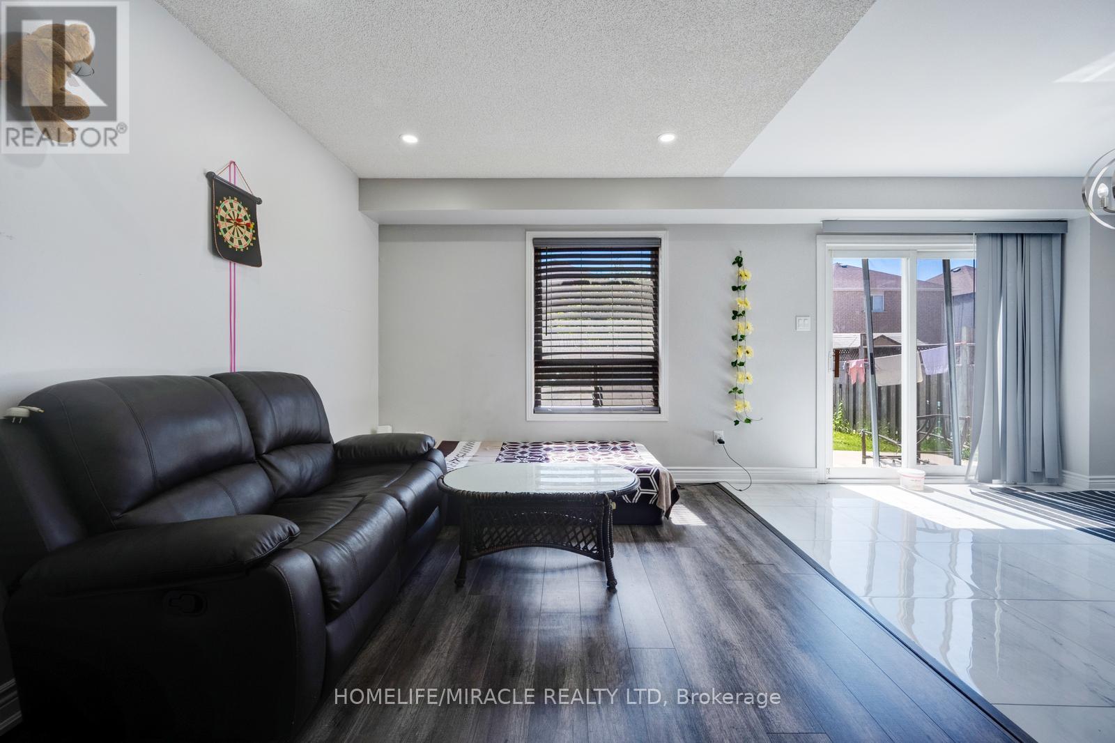 14 Sunny Glen Crescent, Brampton, Ontario  L7A 2C6 - Photo 8 - W12737594