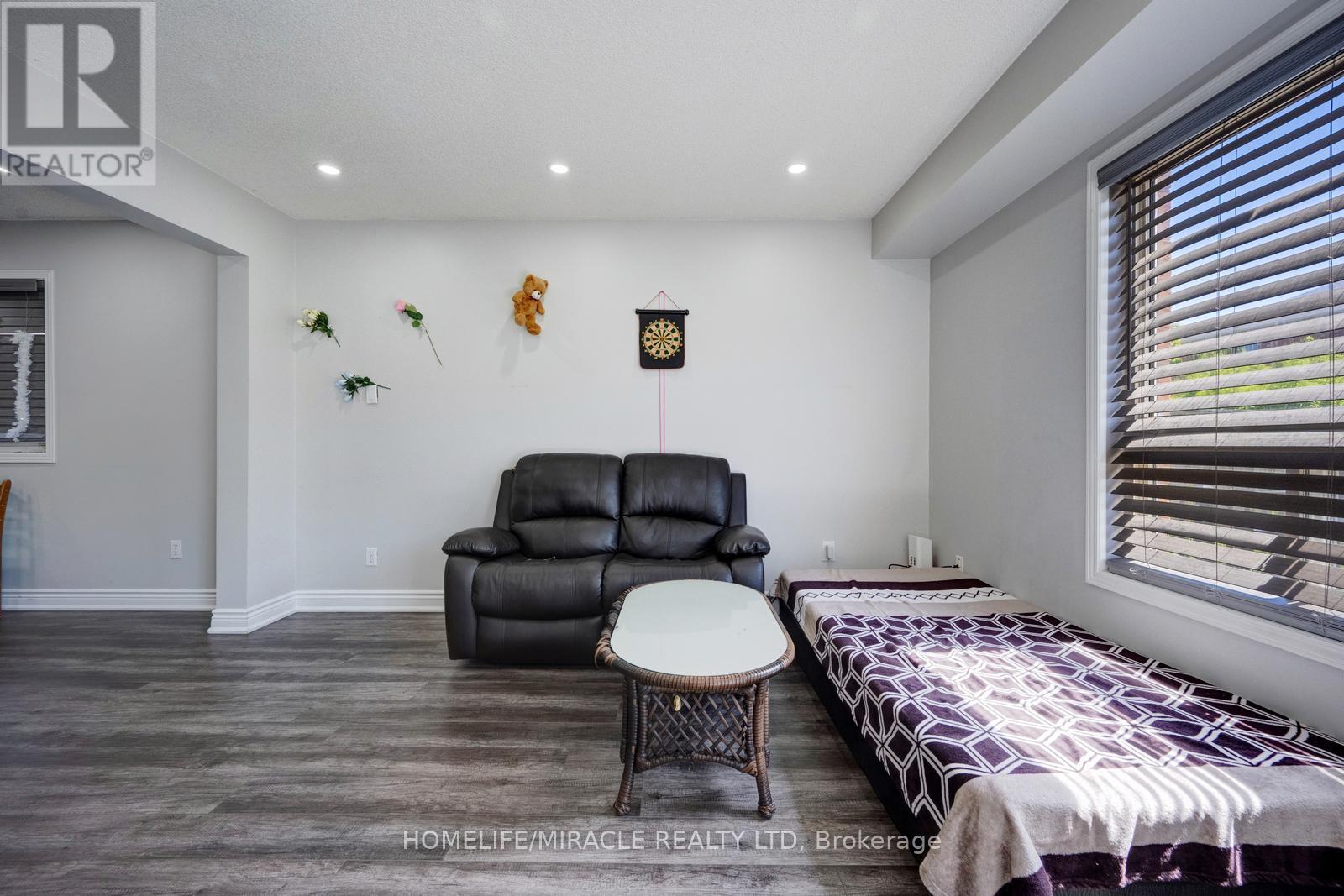 14 Sunny Glen Crescent, Brampton, Ontario  L7A 2C6 - Photo 9 - W12737594