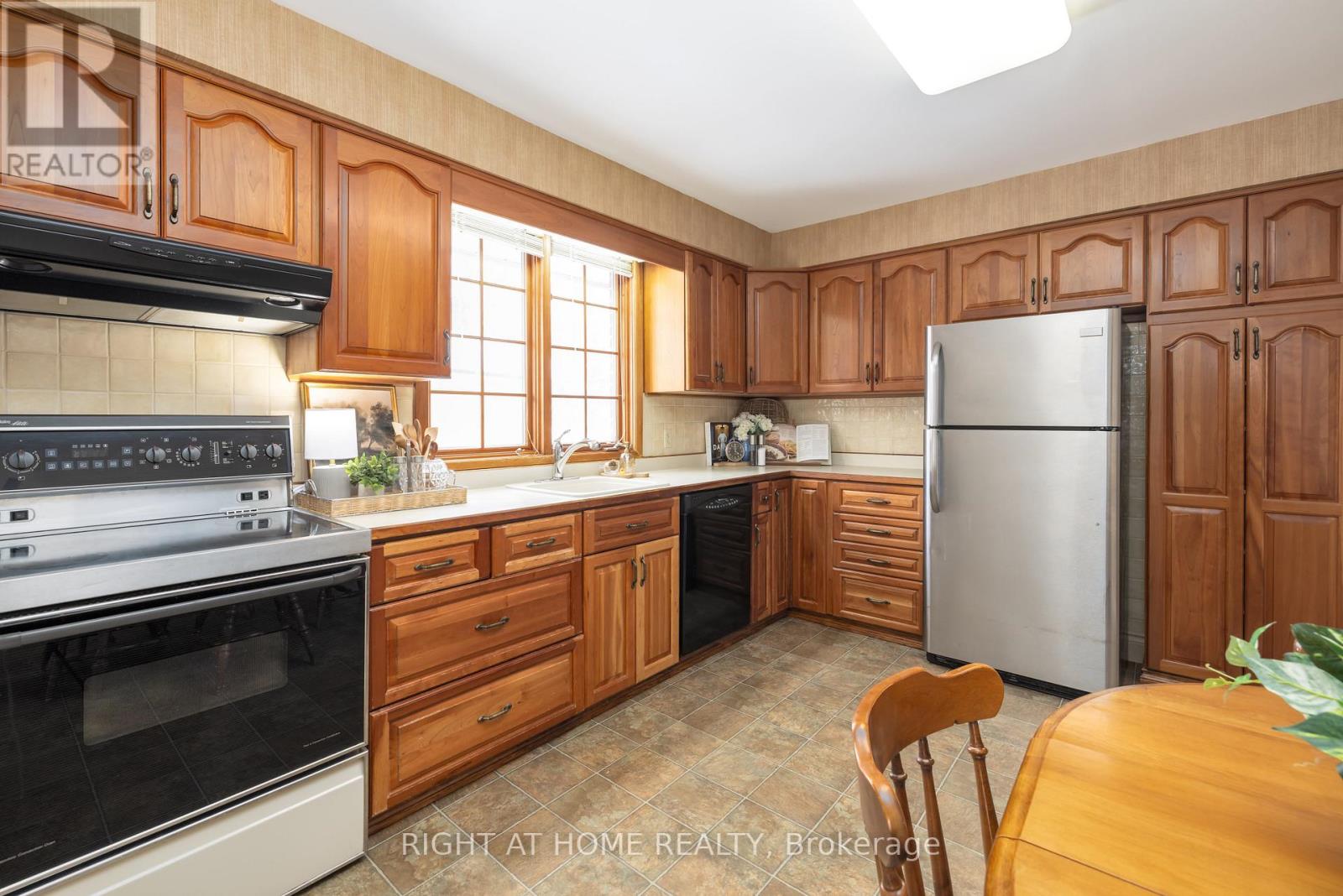 33 Harvest Crescent, Belleville, Ontario  K8P 4M2 - Photo 7 - X12737616