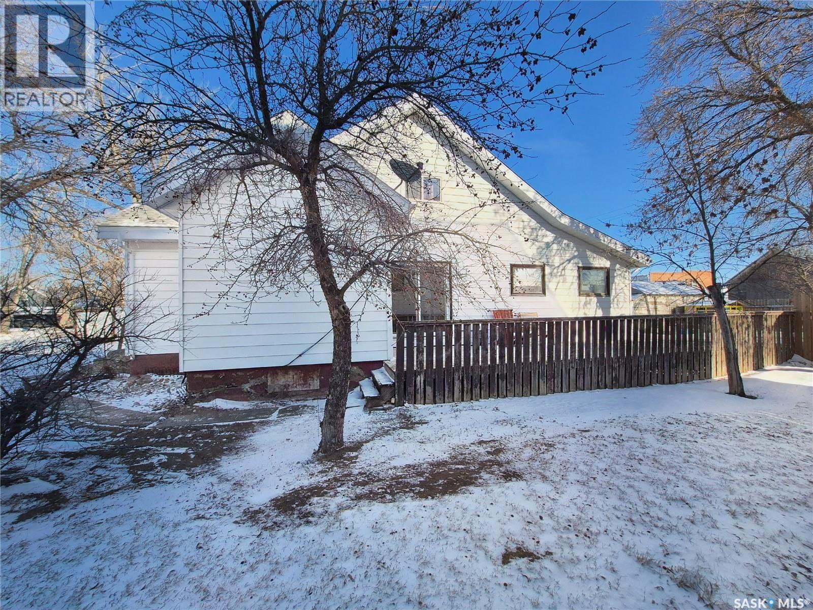 133 1st Street W, Ponteix, Saskatchewan  S0N 1Z0 - Photo 2 - SK027580