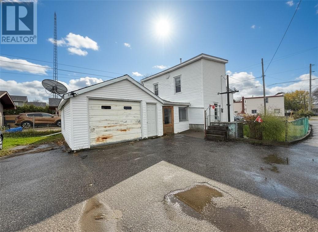 78 Huron Avenue, Blind River, Ontario  P0R 1B0 - Photo 3 - 2125492