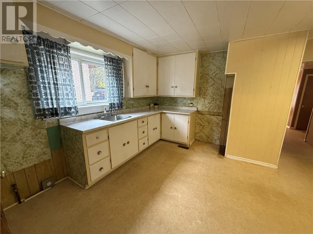 78 Huron Avenue, Blind River, Ontario  P0R 1B0 - Photo 8 - 2125492