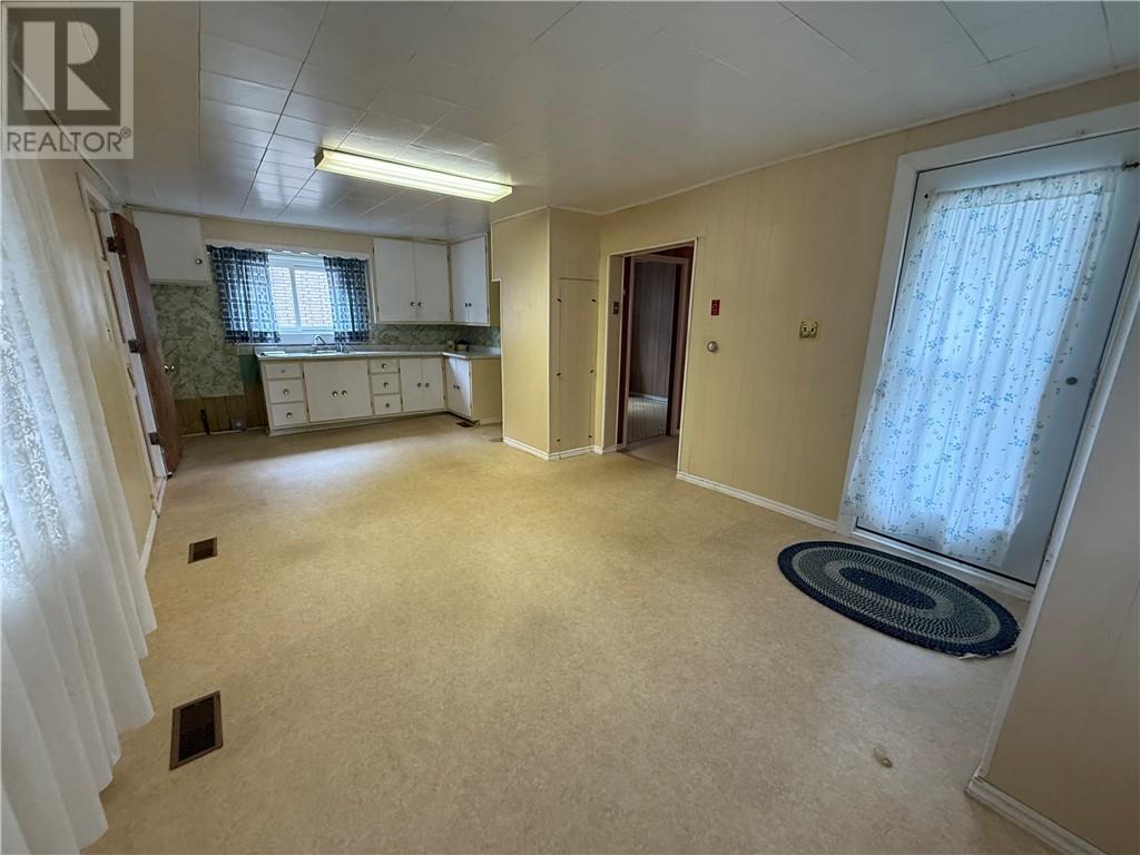 78 Huron Avenue, Blind River, Ontario  P0R 1B0 - Photo 9 - 2125492