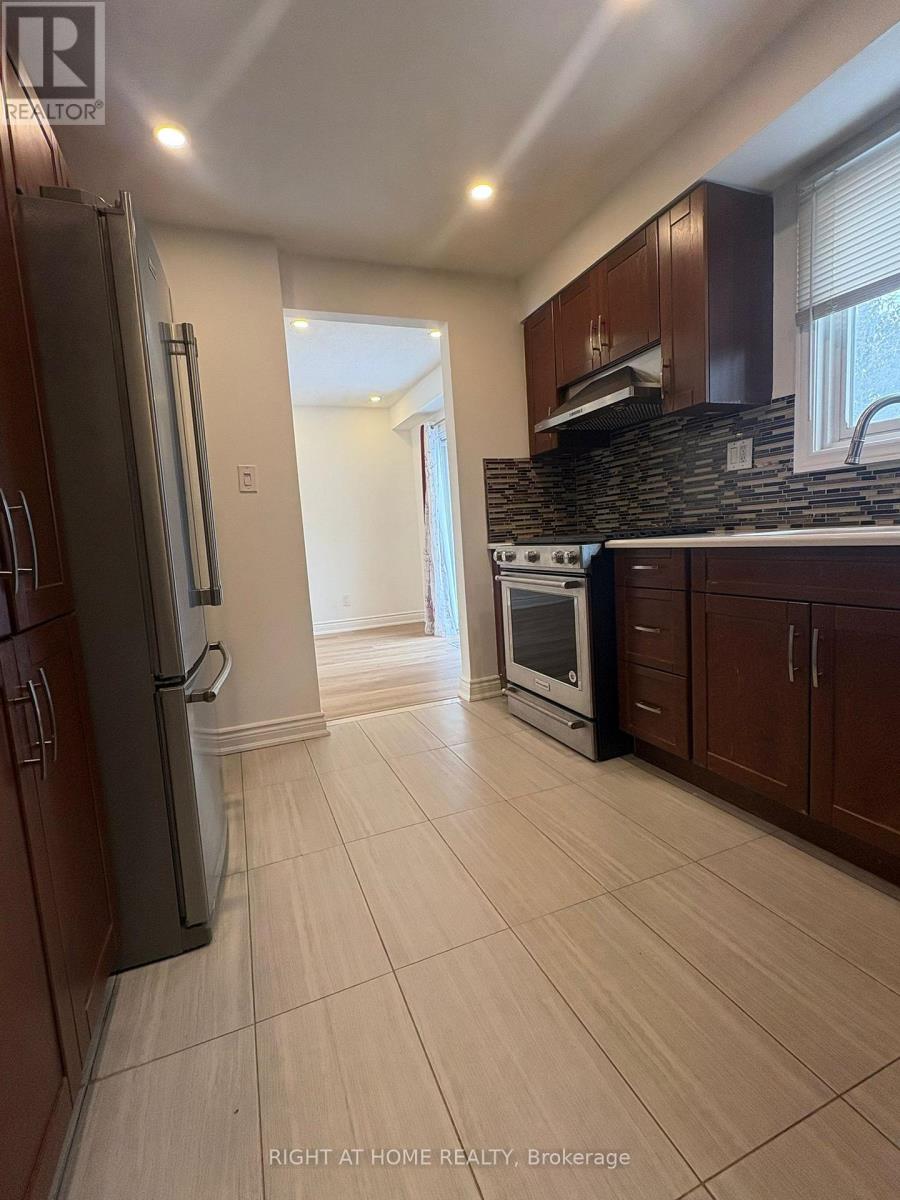 3158 Mccarron Crescent E, Mississauga, Ontario  L5N 3H5 - Photo 10 - W12611250